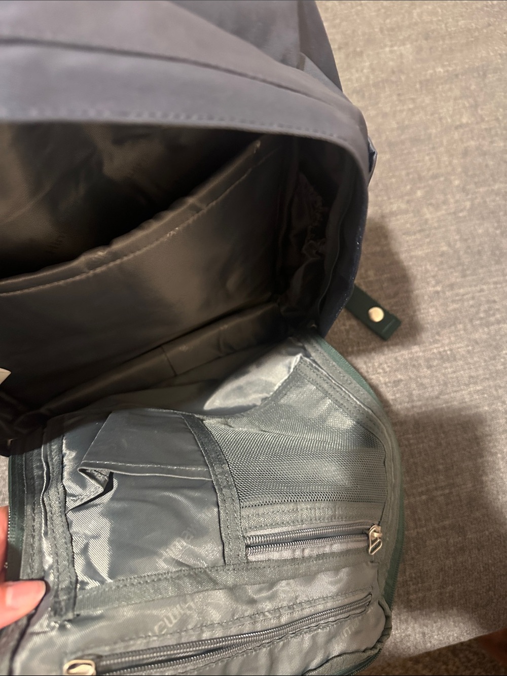 Backpack - Picture 4 of 6